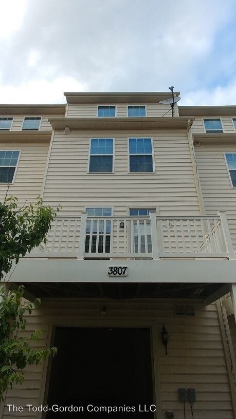 Foto del edificio - 3807 Commodore Joshua Barney Dr NE
