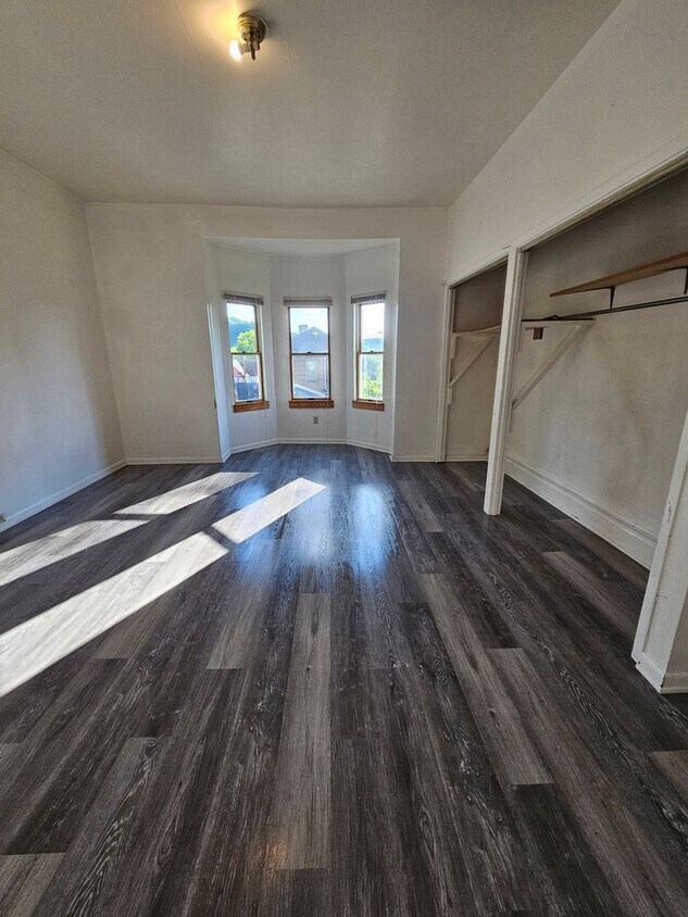310 Juniper St Unit Apartment 1, McKeesport, PA 15132 Room for Rent