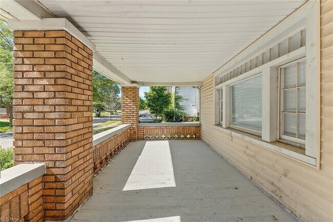 Building Photo - 922 Helmsdale Rd