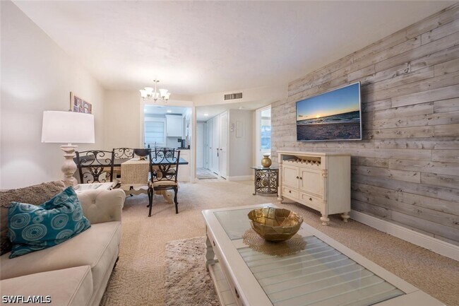 Foto del edificio - 499 Forest Lakes Blvd