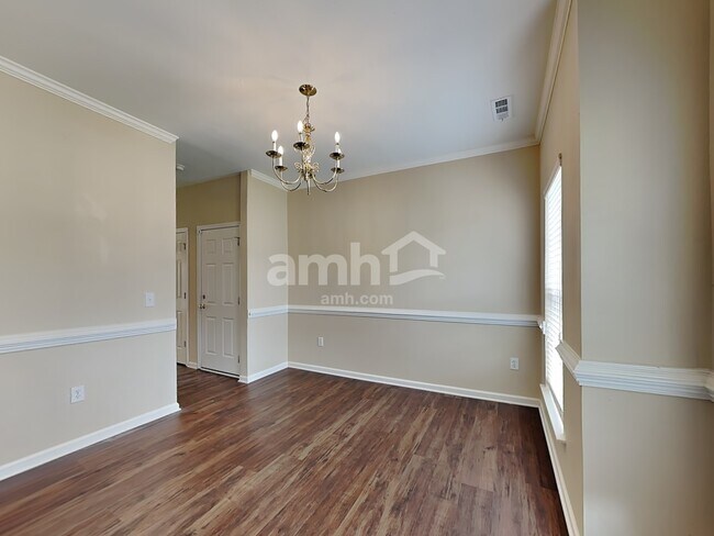 Foto del edificio - 405 Bedstraw Ct