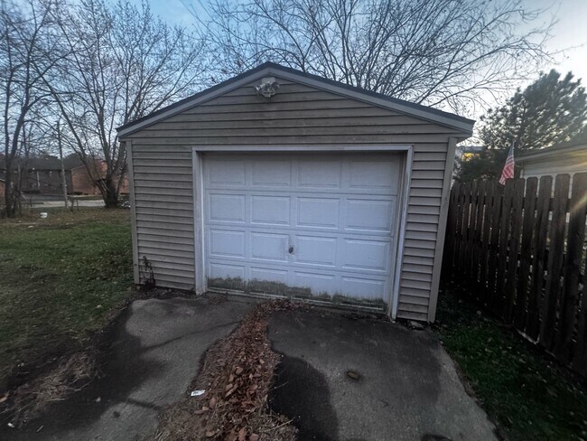 Building Photo - 44 E Brookside Ave