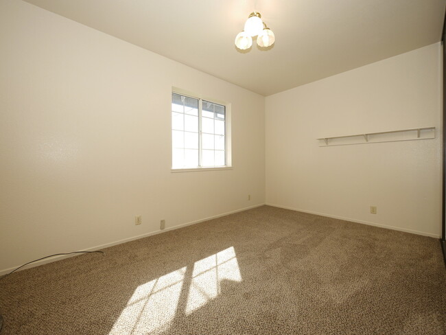 Building Photo - 41 Veterans Ln