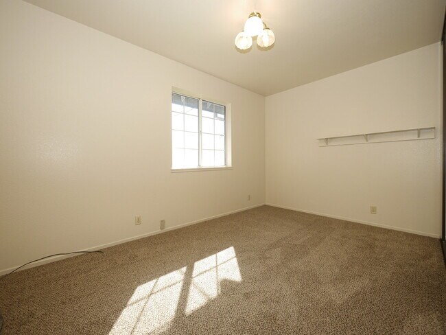 Foto del edificio - 41 Veterans Ln