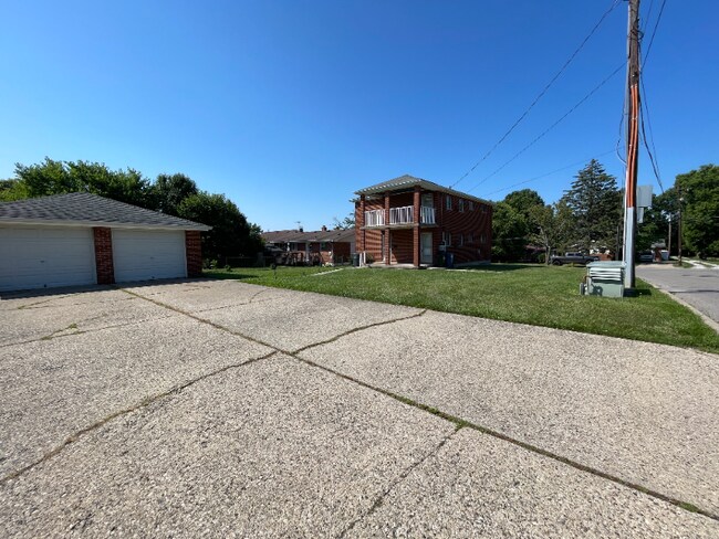 Building Photo - 332 Sunset Ave