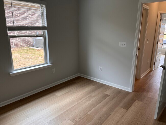 Foto del edificio - 127 Willow Rose Ln