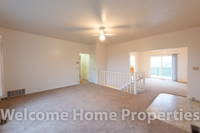 Building Photo - Beautiful Country Home on 1 Acre