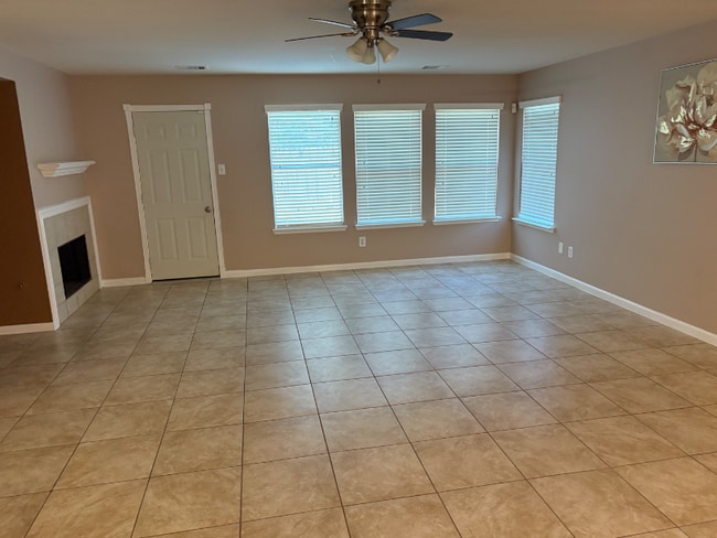 Foto del edificio - 1527 Diamond Ave NE