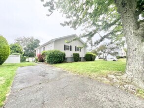 Building Photo - 120 Savage St