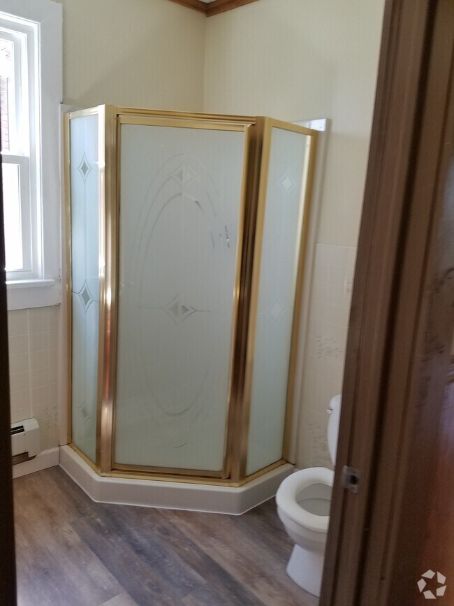 Apartments For Rent in Fairmont WV with Hardwood Floors 2 Rentals