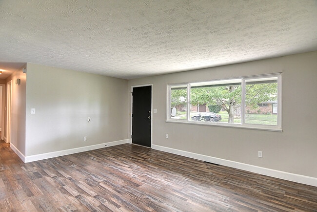 Building Photo - 3813 Utica Dr