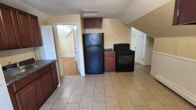 Building Photo - 117 Lloyd St