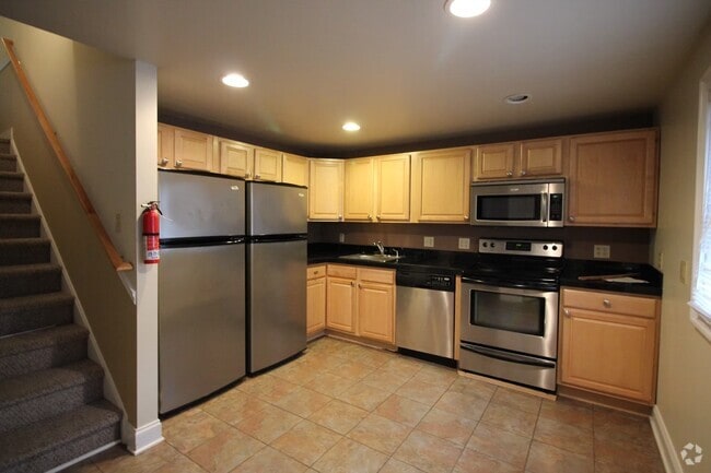 eat in kitchen - 703 Washtenaw Rd