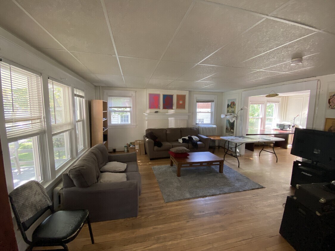 Foto principal - 214 Delaware Ave
