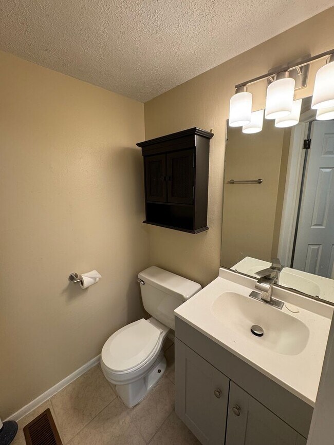 Foto del edificio - Pike Twp - 3 BR