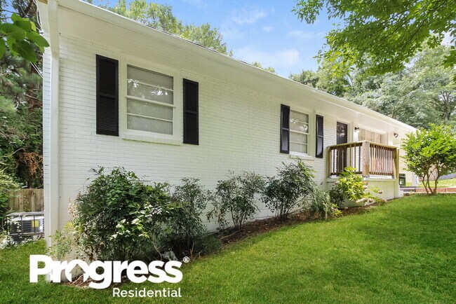Building Photo - 2855 Mitchell Dr