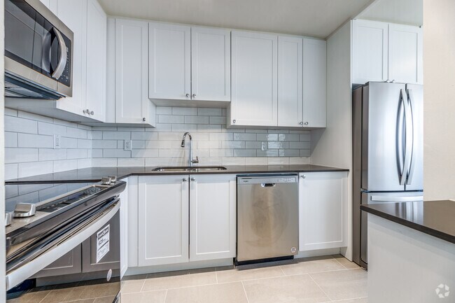 1BR, 1BA - 680SF - Cuisine - 55 Triller Ave