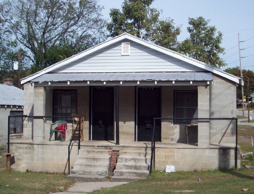 Primary Photo - 2579-2593 Cherry St