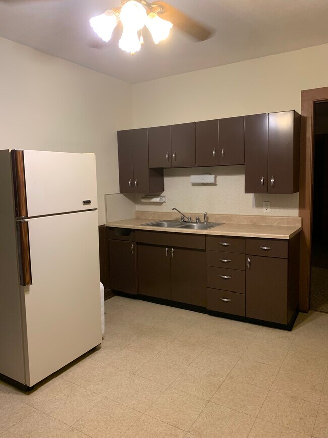 Kitchen - 10 Lincoln St