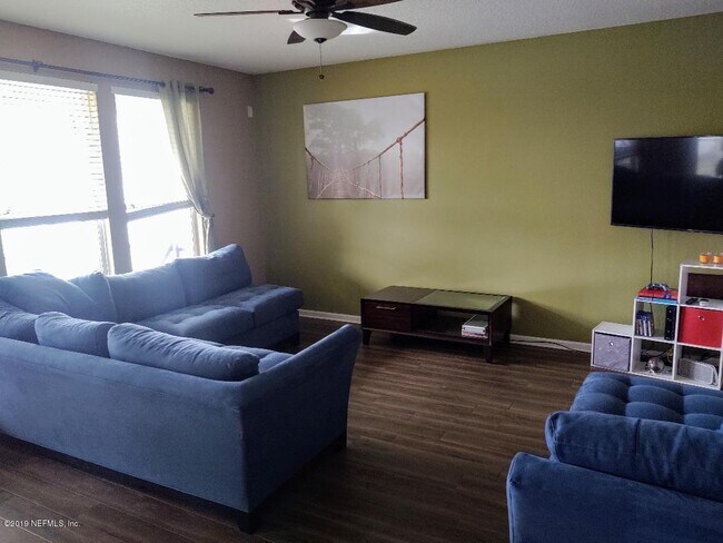 Foto del edificio - 863 Quiet Stone Ln