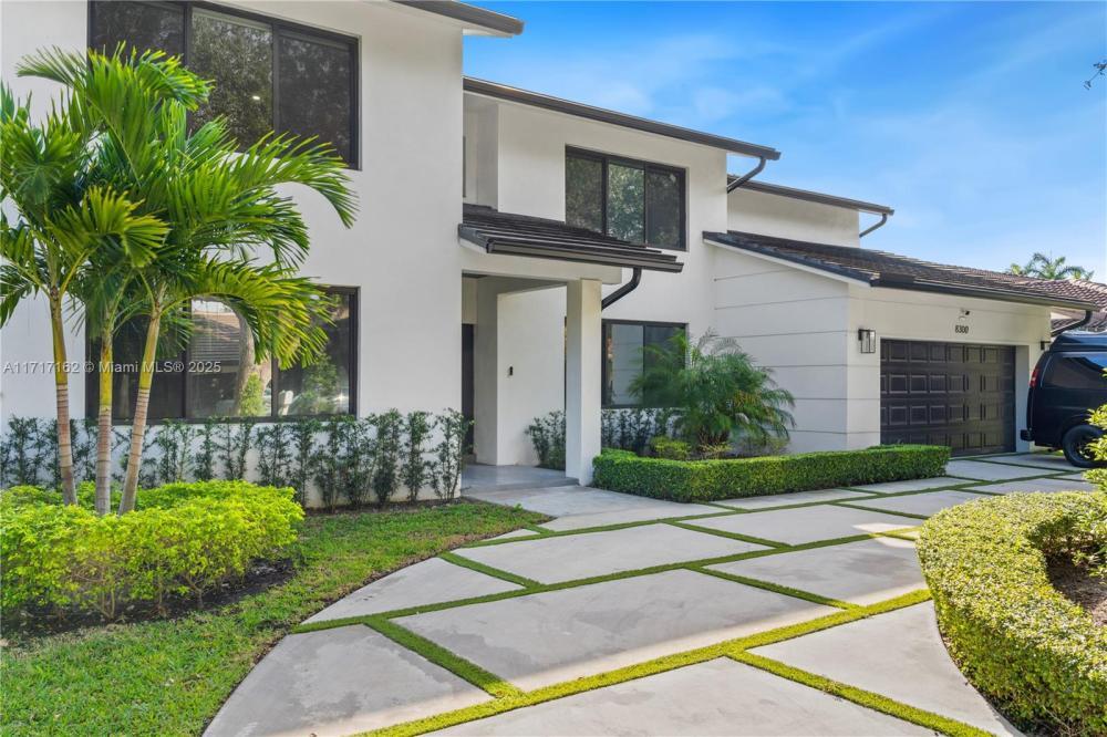 Foto principal - 5 bedroom in Miami Lakes FL 33016