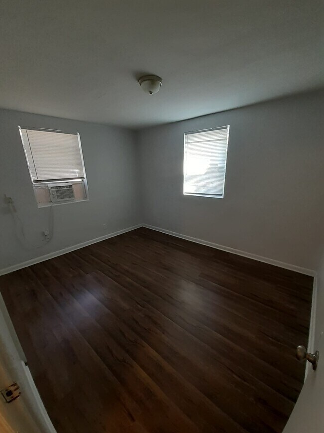 Foto del edificio - 610 W 18th St