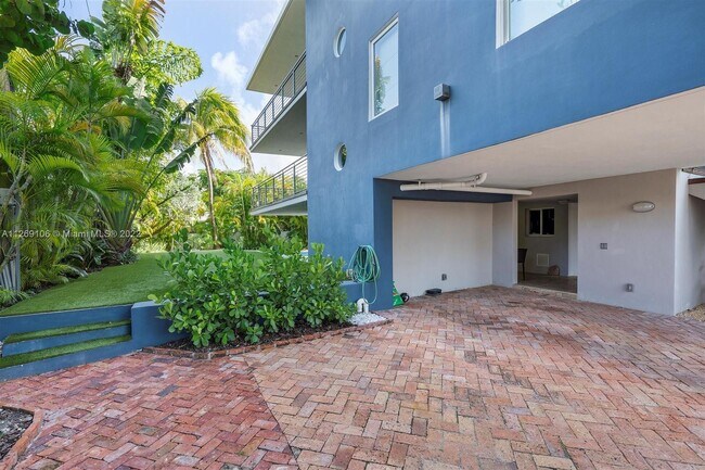 Building Photo - 50 Westwood Dr