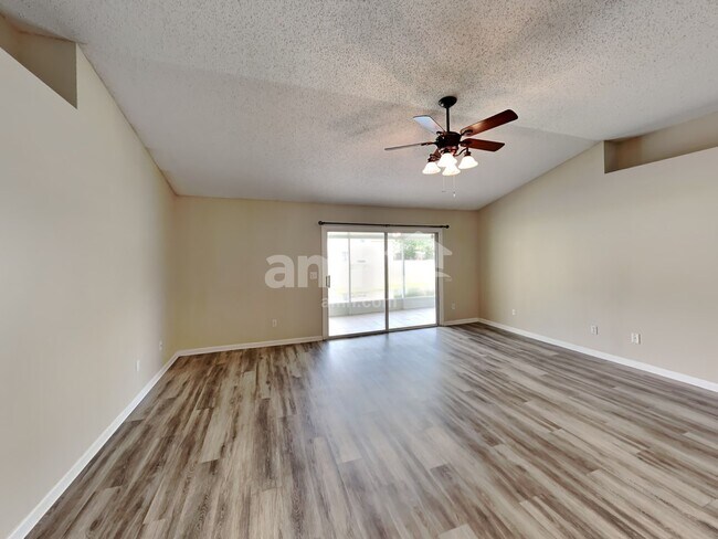 Foto del edificio - 14088 Ridgewick Dr