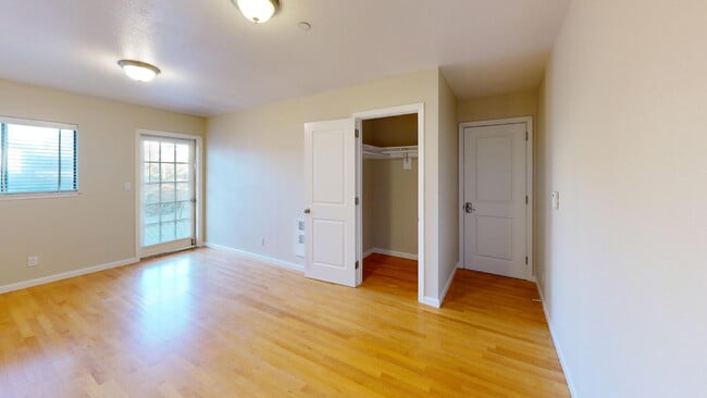 Building Photo - THIS IS A CO-LIVING SPACE in the Parkside ...