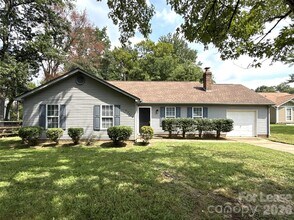 Building Photo - 11111 Meadow Bank Ln