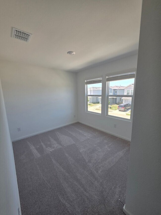 Foto del edificio - Modern New-Build Home with Open Floor Plan...