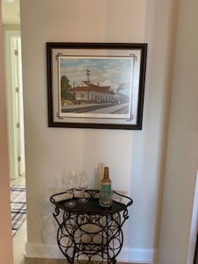 Foto del edificio - Furnished luxury riverfront condo for rent