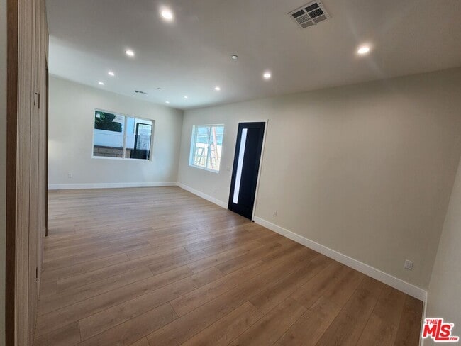 Foto del edificio - 13540 Hamlin St