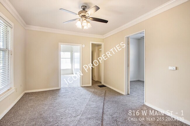 Building Photo - HUGE 4 bed Across from K college!