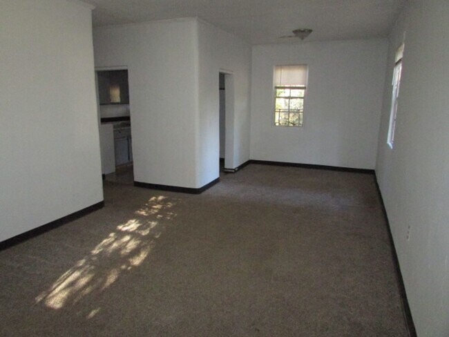 Building Photo - Limited-Time Offer! Sign a lease by 12/31 and get 25% off your first month’s rent!