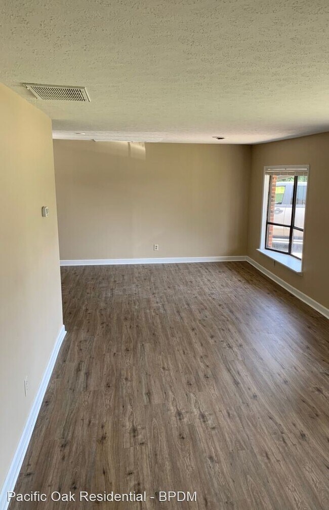 Building Photo - 4 br, 2.5 bath House - 2211 Ridge Creek Court