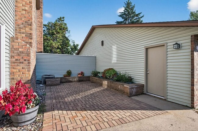 Building Photo - 4682 Lenore Ln