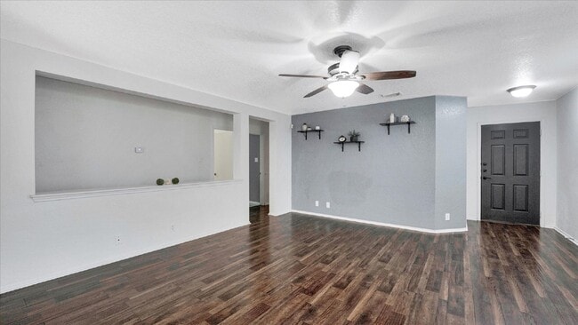 Building Photo - "Charming 3-Bedroom Home with 2 Full Baths in New Braunfels – 1,425 Sq Ft of Comfort on Cherokee ...