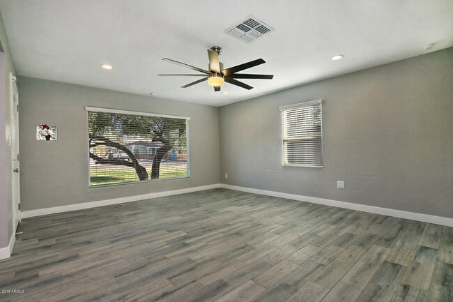 Building Photo - 2235 E Mitchell Dr