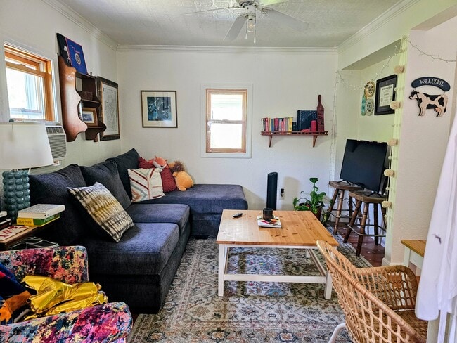 Building Photo - 10 Lincoln St