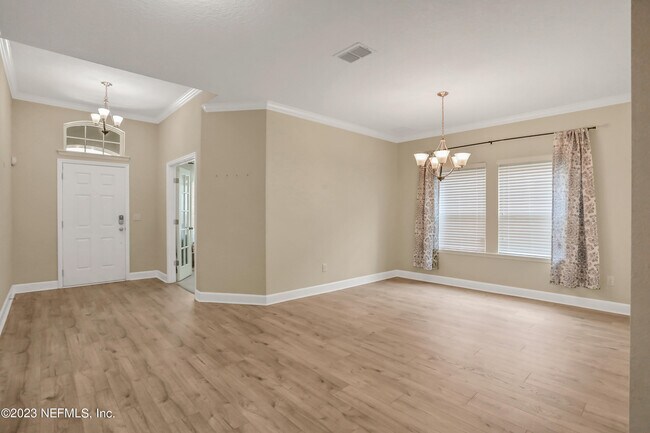Building Photo - 3590 Crossview Dr