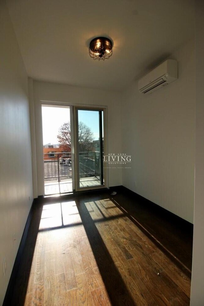 Foto del edificio - 338 Irving Ave