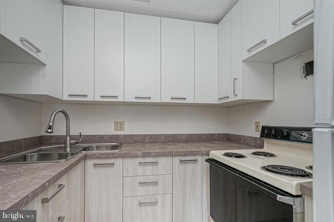 Foto del edificio - 4817 Aberdeen Dr