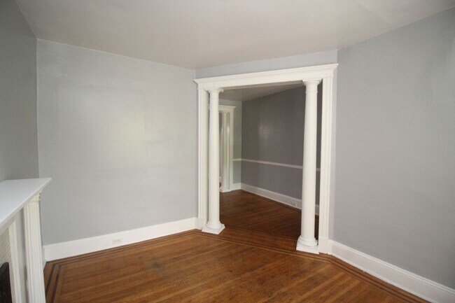Foto del edificio - 2026/2027 JHU Off-campus Large 5bd/2.5ba home w/ Parking Spot! Available now