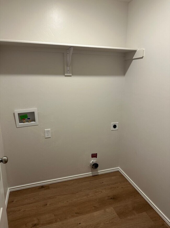 Foto del edificio - *NO RENT until 2026!* BRAND NEW Three Bedroom | Two Bath Home in OKC