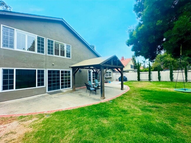 Building Photo - Luxury Home in the heart of of Scripps Ranch!