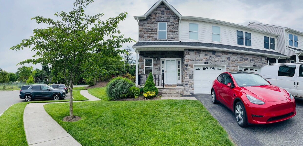 Primary Photo - 2 Decroce Ct