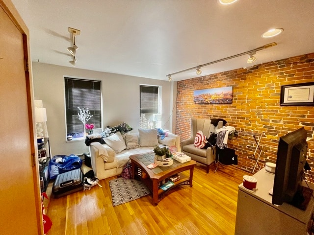 Building Photo - 7 Thacher Ct