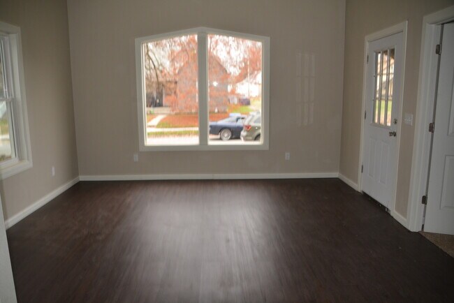 Foto del edificio - Rent this 3 Bedroom 2 Bath Bungalow