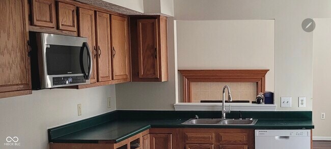 Foto del edificio - 4519 Woodland Ct